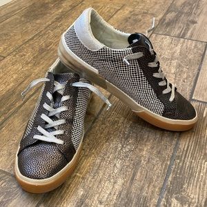 DOLCE VITA BLACK/SILVER/GOLD METALLIC SNEAKERS SIZE 9